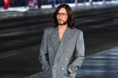 Aktör Jared Leto, Hollywood Bulvarı 'ndaki Gucci Love Parade' de 2 Kasım 2021 'de Hollywood, Los Angeles, Kaliforniya, ABD' de bulunan TCL Çin Tiyatrosu IMAX 'in önünde yürüyor.. 