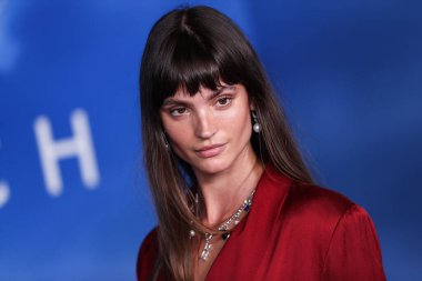 Aktris Charlbi Dean, 2 Kasım 2021 'de Batı Hollywood, Los Angeles, Kaliforniya, ABD' deki Pacific Design Center 'da düzenlenen Los Angeles Orijinal Filmler' Finch 'in Los Angeles galasına geldi.. 