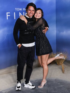 Gustavo Gomez ve aktris Cassady McClincy, 2 Kasım 2021 'de Batı Hollywood, Los Angeles, Kaliforniya, ABD' deki Pacific Design Center 'da düzenlenen Apple' ın Orijinal Filmleri 'Finch' in Los Angeles galasına geldiler.. 