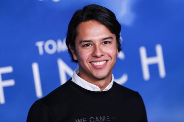 Gustavo Gomez, 2 Kasım 2021 'de Batı Hollywood, Los Angeles, Kaliforniya, ABD' deki Pacific Design Center 'da düzenlenen Los Angeles Orijinal Filmler' Finch 'in Los Angeles prömiyerine geldi..
