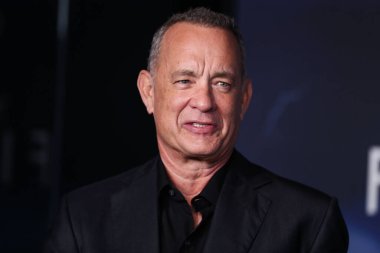 Aktör Tom Hanks, 2 Kasım 2021 'de Batı Hollywood, Los Angeles, Kaliforniya, ABD' deki Pacific Design Center 'da düzenlenen Los Angeles Orijinal Filmler' Finch 'in Los Angeles galasına geldi.. 