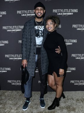 Aktör Sarunas J. Jackson ve oyuncu Parker McKenna Posey, 1 Kasım 2021 'de Hollywood Oteli, Los Angeles, Kaliforniya, ABD' de Beauty and Essex 'te düzenlenen PrettyLittleThing La Anthony EDIT Fırlatma Partisi' ne geldiler.