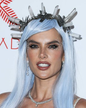 Alessandra Ambrosio Darren Dzienciol 'un CARN' ına gelir * EVIL Halloween Party by Decada ve Alessandra Ambrosio 'nun sunduğu canlı performanslarla Doja Cat ve BIA Powered by Geojam and Butter Bun 30 Ekim 2021