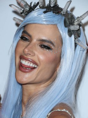 Alessandra Ambrosio Darren Dzienciol 'un CARN' ına gelir * EVIL Halloween Party by Decada ve Alessandra Ambrosio 'nun sunduğu canlı performanslarla Doja Cat ve BIA Powered by Geojam and Butter Bun 30 Ekim 2021