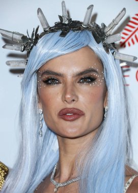 Alessandra Ambrosio Darren Dzienciol 'un CARN' ına gelir * EVIL Halloween Party by Decada ve Alessandra Ambrosio 'nun sunduğu canlı performanslarla Doja Cat ve BIA Powered by Geojam and Butter Bun 30 Ekim 2021