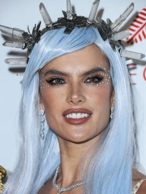 Alessandra Ambrosio Darren Dzienciol 'un CARN' ına gelir * EVIL Halloween Party by Decada ve Alessandra Ambrosio 'nun sunduğu canlı performanslarla Doja Cat ve BIA Powered by Geojam and Butter Bun 30 Ekim 2021