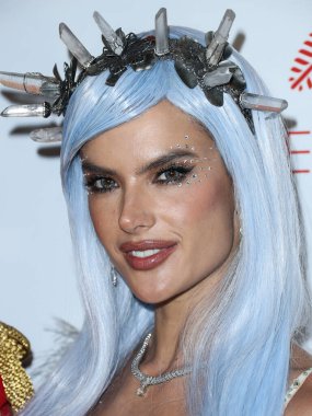 Alessandra Ambrosio Darren Dzienciol 'un CARN' ına gelir * EVIL Halloween Party by Decada ve Alessandra Ambrosio 'nun sunduğu canlı performanslarla Doja Cat ve BIA Powered by Geojam and Butter Bun 30 Ekim 2021