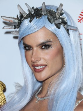 Alessandra Ambrosio Darren Dzienciol 'un CARN' ına gelir * EVIL Halloween Party by Decada ve Alessandra Ambrosio 'nun sunduğu canlı performanslarla Doja Cat ve BIA Powered by Geojam and Butter Bun 30 Ekim 2021