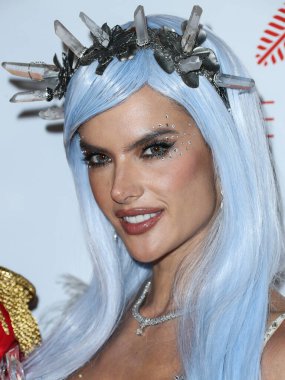 Alessandra Ambrosio Darren Dzienciol 'un CARN' ına gelir * EVIL Halloween Party by Decada ve Alessandra Ambrosio 'nun sunduğu canlı performanslarla Doja Cat ve BIA Powered by Geojam and Butter Bun 30 Ekim 2021