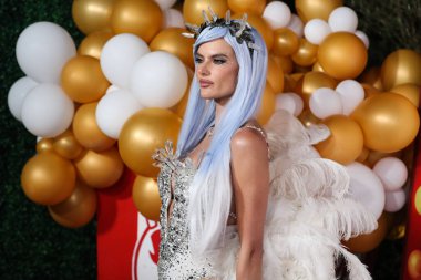 Alessandra Ambrosio Darren Dzienciol 'un CARN' ına gelir * EVIL Halloween Party by Decada ve Alessandra Ambrosio 'nun sunduğu canlı performanslarla Doja Cat ve BIA Powered by Geojam and Butter Bun 30 Ekim 2021