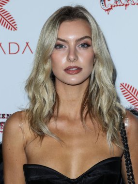 Allison Mason Darren Dzienciol 'un CARN' ına gelir * Decada 'nın sunduğu EVIL Cadılar Bayramı Partisi ve Doja Cat' in sunduğu Alessandra Ambrosio ve Geojam ve Butter Bun 'un sunduğu BIA' nın sunduğu canlı performanslarla 30 Ekim 2021 'de özel bir konutta düzenlenen Geojam ve Butter Bun 