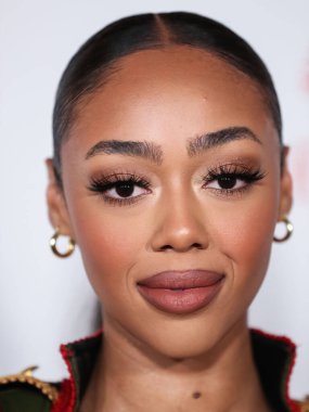 Bella Harris Darren Dzienciol 'un CARN' ına gelir * Decada 'nın sunduğu EVIL Cadılar Bayramı Partisi ve Doja Cat' in sunduğu Alessandra Ambrosio ve Geojam ve Butter Bun 'un sunduğu BIA Power' ın 30 Ekim 2021 'de özel bir konutta gerçekleştirdiği canlı performanslarla