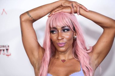 Müzikal sanatçısı Amina Buddafly Darren Dzienciol 'un CARN' ına geldi * EVIL Cadılar Bayramı Partisi Decada tarafından sunuldu ve Alessandra Ambrosio tarafından sunuldu Doja Cat ve BIA 'nın canlı performanslarıyla 30 Ekim 2021 tarihinde Geojam ve Butter Bun tarafından desteklendi.