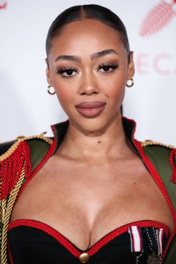 Bella Harris Darren Dzienciol 'un CARN' ına gelir * Decada 'nın sunduğu EVIL Cadılar Bayramı Partisi ve Doja Cat' in sunduğu Alessandra Ambrosio ve Geojam ve Butter Bun 'un sunduğu BIA Power' ın 30 Ekim 2021 'de özel bir konutta gerçekleştirdiği canlı performanslarla