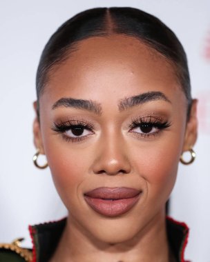 Bella Harris Darren Dzienciol 'un CARN' ına gelir * Decada 'nın sunduğu EVIL Cadılar Bayramı Partisi ve Doja Cat' in sunduğu Alessandra Ambrosio ve Geojam ve Butter Bun 'un sunduğu BIA Power' ın 30 Ekim 2021 'de özel bir konutta gerçekleştirdiği canlı performanslarla