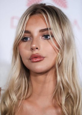 Elizabeth Grace Lindley Darren Dzienciol 'un CARN' ına gelir * Decada 'nın EVIL Cadılar Bayramı Partisi sunar ve Alessandra Ambrosio' nun sunduğu canlı performanslarla Doja Cat ve BIA 'nın sunduğu Geojam ve Butter Bun' un sunduğu 30 Ekim 2021 