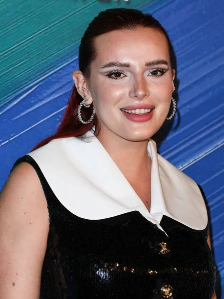 Bella Thorne Przybywa Galę Amfar Los Angeles 2021 Czci Tiktok — Zdjęcie stockowe