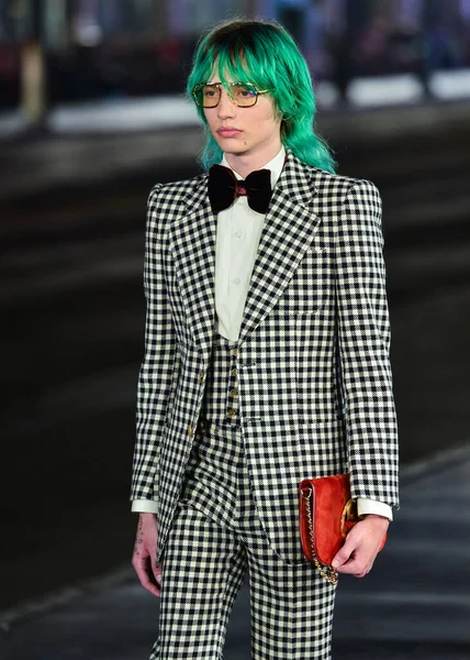 Una Modelo Camina Por Pasarela Desfile Del Amor Gucci Paseo — Foto de Stock