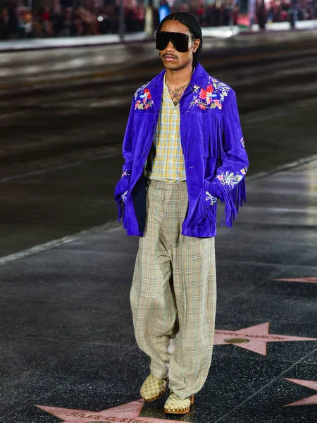 Egy Modell Sétál Kifutón Gucci Love Parade Hollywood Walk Fame — Stock Fotó