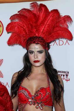 Izabella Metz Darren Dzienciol 'un CARN' ına ulaşır * Decada 'nın sunduğu EVIL Cadılar Bayramı Partisi ve Doja Cat' in canlı performansıyla Alessandra Ambrosio ve Geojam ve Butter Bun 'un katılımıyla 30 Ekim 2021' de özel bir konutta düzenlenen BIA Özel Konuta gelir. 