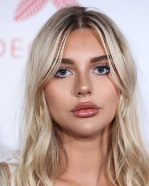 Elizabeth Grace Lindley Darren Dzienciol 'un CARN' ına gelir * Decada 'nın EVIL Cadılar Bayramı Partisi sunar ve Alessandra Ambrosio' nun sunduğu canlı performanslarla Doja Cat ve BIA 'nın sunduğu Geojam ve Butter Bun' un sunduğu 30 Ekim 2021 