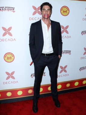 Yüzücü Conor Dwyer Darren Dzienciol 'un CARN' ına geldi * EVIL Cadılar Bayramı Partisi Decada tarafından sunuldu ve Alessandra Ambrosio 'nun sunduğu canlı performanslarla Doja Cat ve BIA Powered by Geojam ve Butter Bun tarafından 30 Ekim 2021 tarihinde gerçekleştirildi.