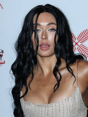 Megan Heaton Darren Dzienciol 'un CARN' ına gelir * Decada 'nın sunduğu EVIL Cadılar Bayramı Partisi ve Doja Cat' in canlı performansıyla Alessandra Ambrosio ve Geojam ve Butter Bun 'un 30 Ekim 2021' de özel bir konutta gerçekleştirdiği BIA Power konserleriyle sunar.