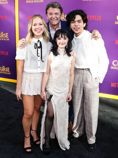 John Michael Higgins, Holly J. Barrett, Abi Monterey ve Myles Vincent Perez, Netflix 'in 8 Ekim 2022' de Hollywood, Los Angeles 'ta düzenlenen Netflix' in 