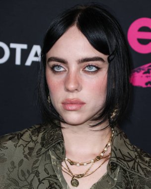 Gucci giyen Amerikalı şarkıcı ve söz yazarı Billie Eilish, 8 Ekim 2022 'de Hollywood, Los Angeles, Kaliforniya, ABD' de Sunset Las Palmas Stüdyoları 'nda düzenlenen 2022 Çevre Medya Derneği Ödülleri Galasına geldi..