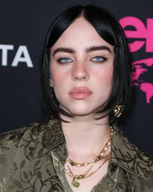 Gucci giyen Amerikalı şarkıcı ve söz yazarı Billie Eilish, 8 Ekim 2022 'de Hollywood, Los Angeles, Kaliforniya, ABD' de Sunset Las Palmas Stüdyoları 'nda düzenlenen 2022 Çevre Medya Derneği Ödülleri Galasına geldi..