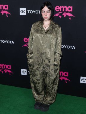 Gucci giyen Amerikalı şarkıcı ve söz yazarı Billie Eilish, 8 Ekim 2022 'de Hollywood, Los Angeles, Kaliforniya, ABD' de Sunset Las Palmas Stüdyoları 'nda düzenlenen 2022 Çevre Medya Derneği Ödülleri Galasına geldi..