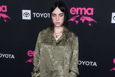 Gucci giyen Amerikalı şarkıcı ve söz yazarı Billie Eilish, 8 Ekim 2022 'de Hollywood, Los Angeles, Kaliforniya, ABD' de Sunset Las Palmas Stüdyoları 'nda düzenlenen 2022 Çevre Medya Derneği Ödülleri Galasına geldi..