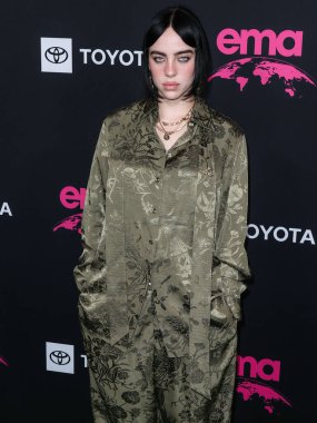Gucci giyen Amerikalı şarkıcı ve söz yazarı Billie Eilish, 8 Ekim 2022 'de Hollywood, Los Angeles, Kaliforniya, ABD' de Sunset Las Palmas Stüdyoları 'nda düzenlenen 2022 Çevre Medya Derneği Ödülleri Galasına geldi..