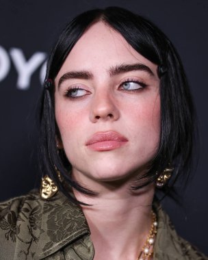 Gucci giyen Amerikalı şarkıcı ve söz yazarı Billie Eilish, 8 Ekim 2022 'de Hollywood, Los Angeles, Kaliforniya, ABD' de Sunset Las Palmas Stüdyoları 'nda düzenlenen 2022 Çevre Medya Derneği Ödülleri Galasına geldi..