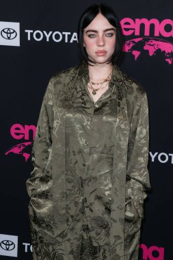 Gucci giyen Amerikalı şarkıcı ve söz yazarı Billie Eilish, 8 Ekim 2022 'de Hollywood, Los Angeles, Kaliforniya, ABD' de Sunset Las Palmas Stüdyoları 'nda düzenlenen 2022 Çevre Medya Derneği Ödülleri Galasına geldi..