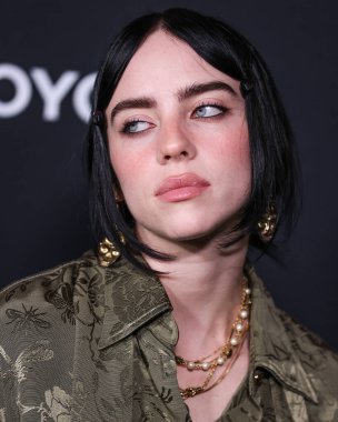Gucci giyen Amerikalı şarkıcı ve söz yazarı Billie Eilish, 8 Ekim 2022 'de Hollywood, Los Angeles, Kaliforniya, ABD' de Sunset Las Palmas Stüdyoları 'nda düzenlenen 2022 Çevre Medya Derneği Ödülleri Galasına geldi..