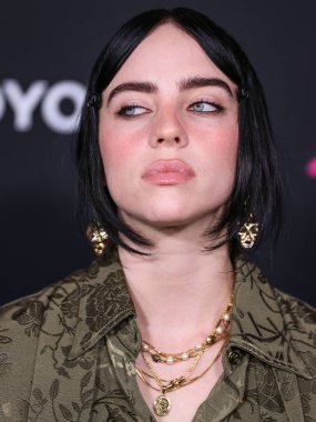 Gucci giyen Amerikalı şarkıcı ve söz yazarı Billie Eilish, 8 Ekim 2022 'de Hollywood, Los Angeles, Kaliforniya, ABD' de Sunset Las Palmas Stüdyoları 'nda düzenlenen 2022 Çevre Medya Derneği Ödülleri Galasına geldi..