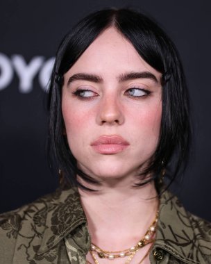 Gucci giyen Amerikalı şarkıcı ve söz yazarı Billie Eilish, 8 Ekim 2022 'de Hollywood, Los Angeles, Kaliforniya, ABD' de Sunset Las Palmas Stüdyoları 'nda düzenlenen 2022 Çevre Medya Derneği Ödülleri Galasına geldi..