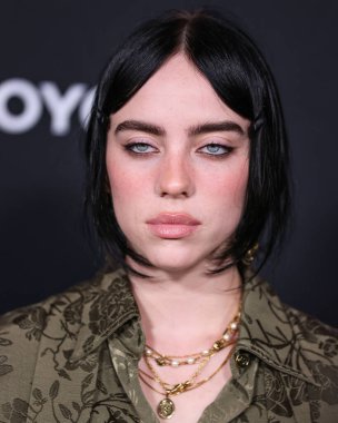 Gucci giyen Amerikalı şarkıcı ve söz yazarı Billie Eilish, 8 Ekim 2022 'de Hollywood, Los Angeles, Kaliforniya, ABD' de Sunset Las Palmas Stüdyoları 'nda düzenlenen 2022 Çevre Medya Derneği Ödülleri Galasına geldi..