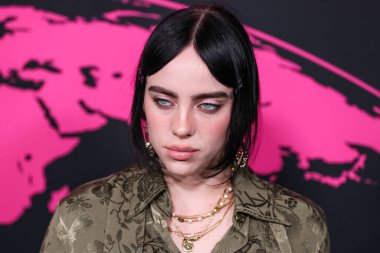 Gucci giyen Amerikalı şarkıcı ve söz yazarı Billie Eilish, 8 Ekim 2022 'de Hollywood, Los Angeles, Kaliforniya, ABD' de Sunset Las Palmas Stüdyoları 'nda düzenlenen 2022 Çevre Medya Derneği Ödülleri Galasına geldi..