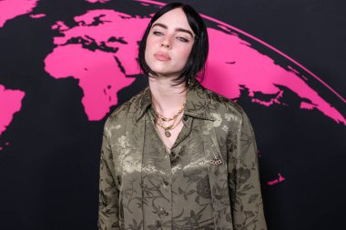 Gucci giyen Amerikalı şarkıcı ve söz yazarı Billie Eilish, 8 Ekim 2022 'de Hollywood, Los Angeles, Kaliforniya, ABD' de Sunset Las Palmas Stüdyoları 'nda düzenlenen 2022 Çevre Medya Derneği Ödülleri Galasına geldi..