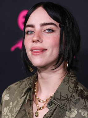 Gucci giyen Amerikalı şarkıcı ve söz yazarı Billie Eilish, 8 Ekim 2022 'de Hollywood, Los Angeles, Kaliforniya, ABD' de Sunset Las Palmas Stüdyoları 'nda düzenlenen 2022 Çevre Medya Derneği Ödülleri Galasına geldi..