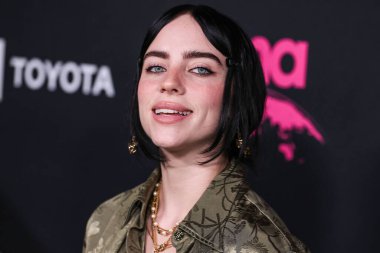 Gucci giyen Amerikalı şarkıcı ve söz yazarı Billie Eilish, 8 Ekim 2022 'de Hollywood, Los Angeles, Kaliforniya, ABD' de Sunset Las Palmas Stüdyoları 'nda düzenlenen 2022 Çevre Medya Derneği Ödülleri Galasına geldi..