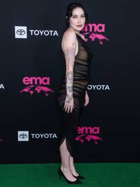 İngiliz şarkıcı Bishop Briggs (Sarah Grace McLaughlin), 8 Ekim 2022 'de Sunset Las Palmas Stüdyoları' nda düzenlenen 2022 Çevre Medya Derneği Ödülleri Galasına geldi..