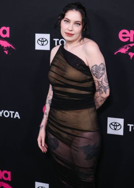 İngiliz şarkıcı Bishop Briggs (Sarah Grace McLaughlin), 8 Ekim 2022 'de Sunset Las Palmas Stüdyoları' nda düzenlenen 2022 Çevre Medya Derneği Ödülleri Galasına geldi..