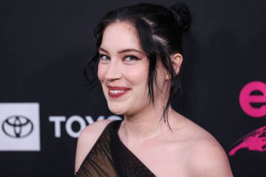 İngiliz şarkıcı Bishop Briggs (Sarah Grace McLaughlin), 8 Ekim 2022 'de Sunset Las Palmas Stüdyoları' nda düzenlenen 2022 Çevre Medya Derneği Ödülleri Galasına geldi..