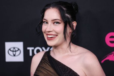 İngiliz şarkıcı Bishop Briggs (Sarah Grace McLaughlin), 8 Ekim 2022 'de Sunset Las Palmas Stüdyoları' nda düzenlenen 2022 Çevre Medya Derneği Ödülleri Galasına geldi..