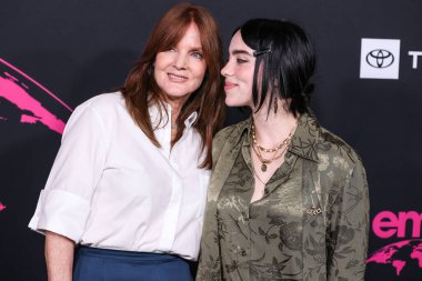 Amerikalı aktris Maggie Baird ve kızı / Amerikalı şarkıcı / söz yazarı Billie Eilish, 8 Ekim 2022 'de Sunset Las Palmas Stüdyoları' nda düzenlenen 2022 Çevre Medya Derneği Ödülleri Galasına geldiler.