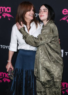 Amerikalı aktris Maggie Baird ve kızı / Amerikalı şarkıcı / söz yazarı Billie Eilish, 8 Ekim 2022 'de Sunset Las Palmas Stüdyoları' nda düzenlenen 2022 Çevre Medya Derneği Ödülleri Galasına geldiler.