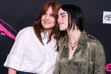 Amerikalı aktris Maggie Baird ve kızı / Amerikalı şarkıcı / söz yazarı Billie Eilish, 8 Ekim 2022 'de Sunset Las Palmas Stüdyoları' nda düzenlenen 2022 Çevre Medya Derneği Ödülleri Galasına geldiler.